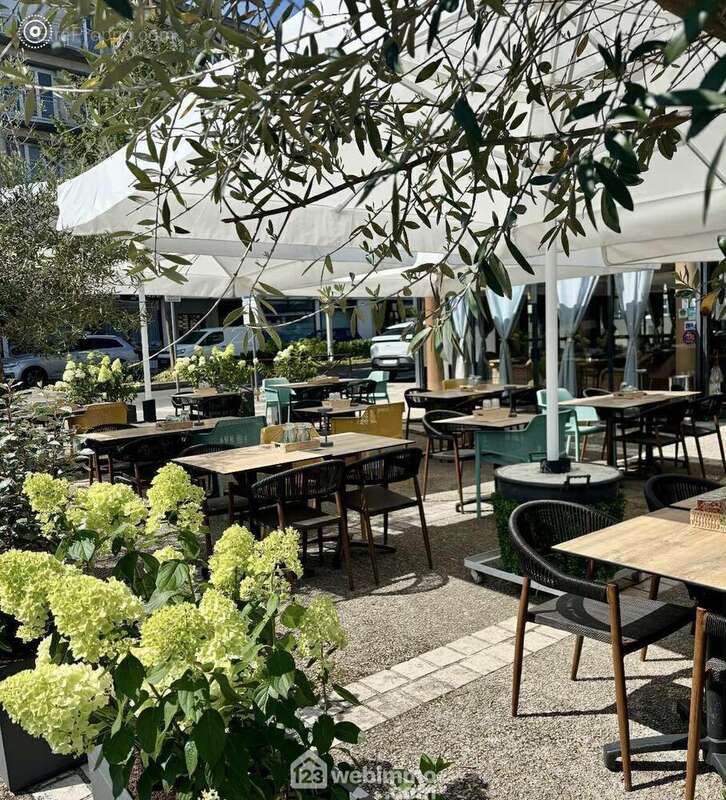 Une terrasse charmante et bien exposée - Commerce à LAON