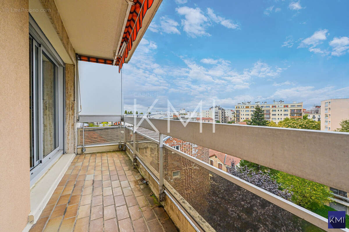 Appartement à LES LILAS