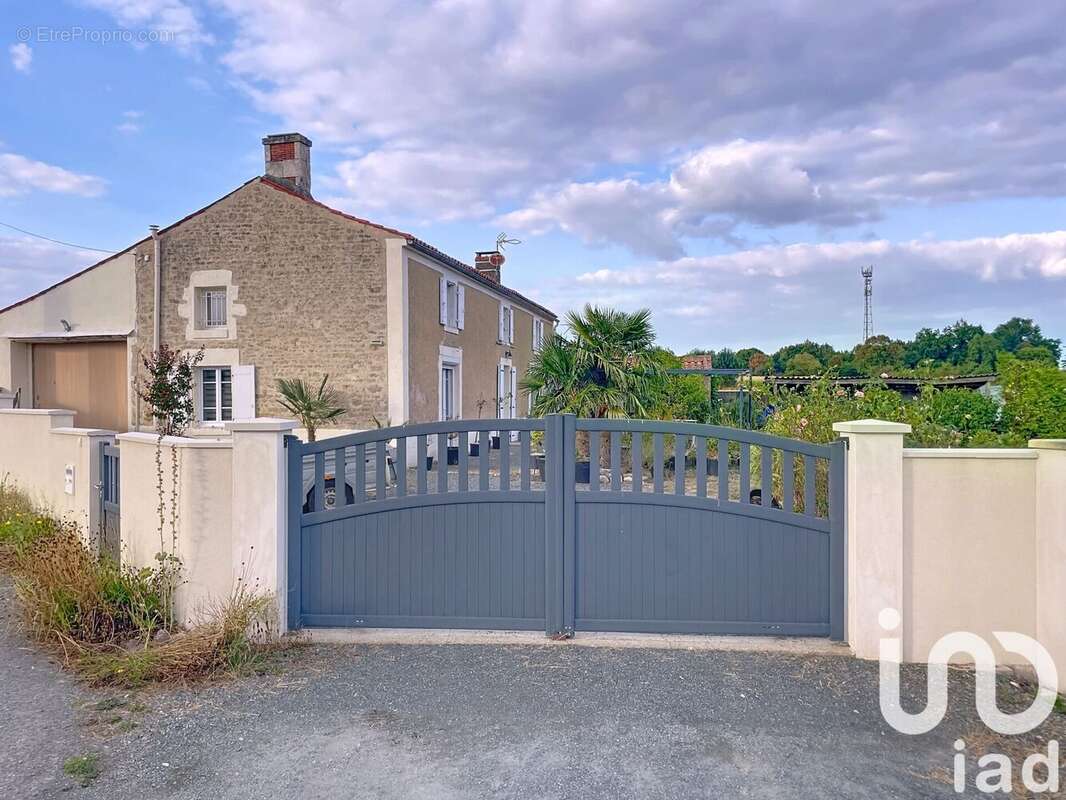 Photo 2 - Maison à SAINT-HILAIRE-DES-LOGES