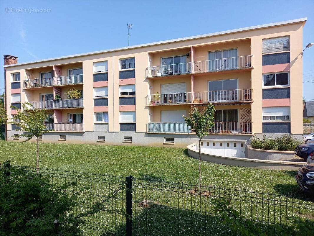 Appartement à vendre à Louviers (27400), situé dans une résidence proche du centre-ville, avec garage et cave. - Appartement à LOUVIERS