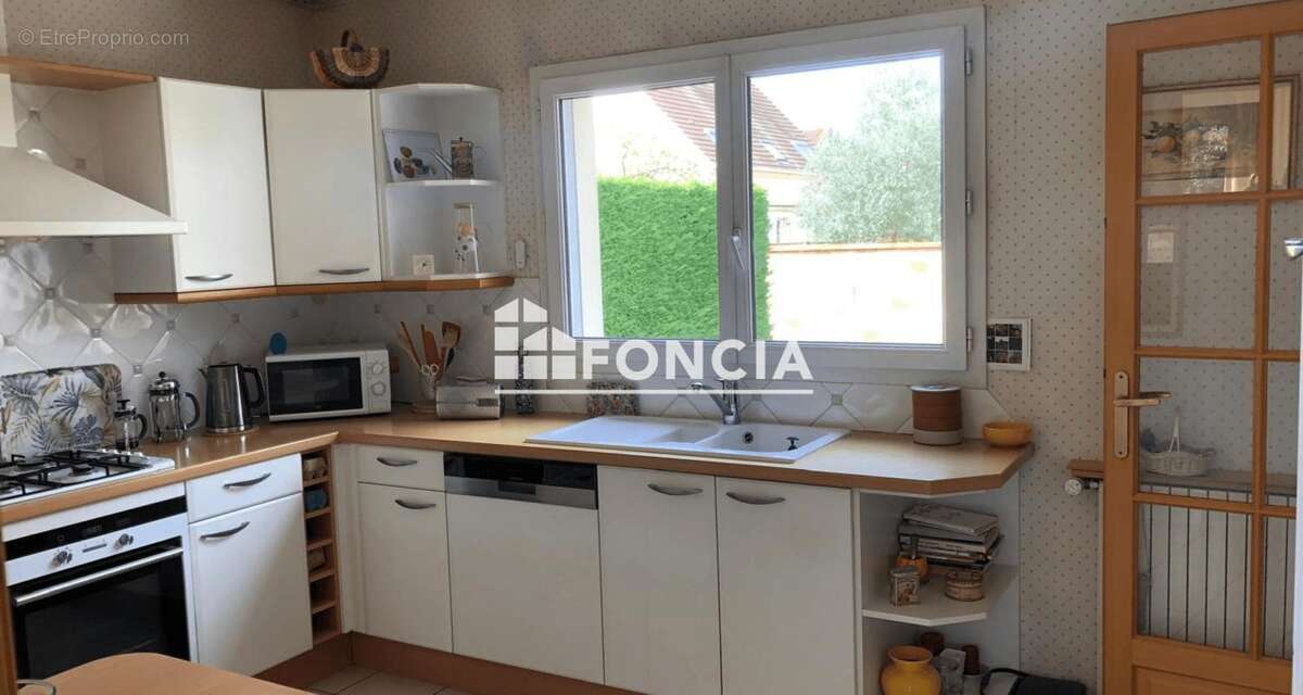 Maison à SAINTE-GENEVIEVE-DES-BOIS