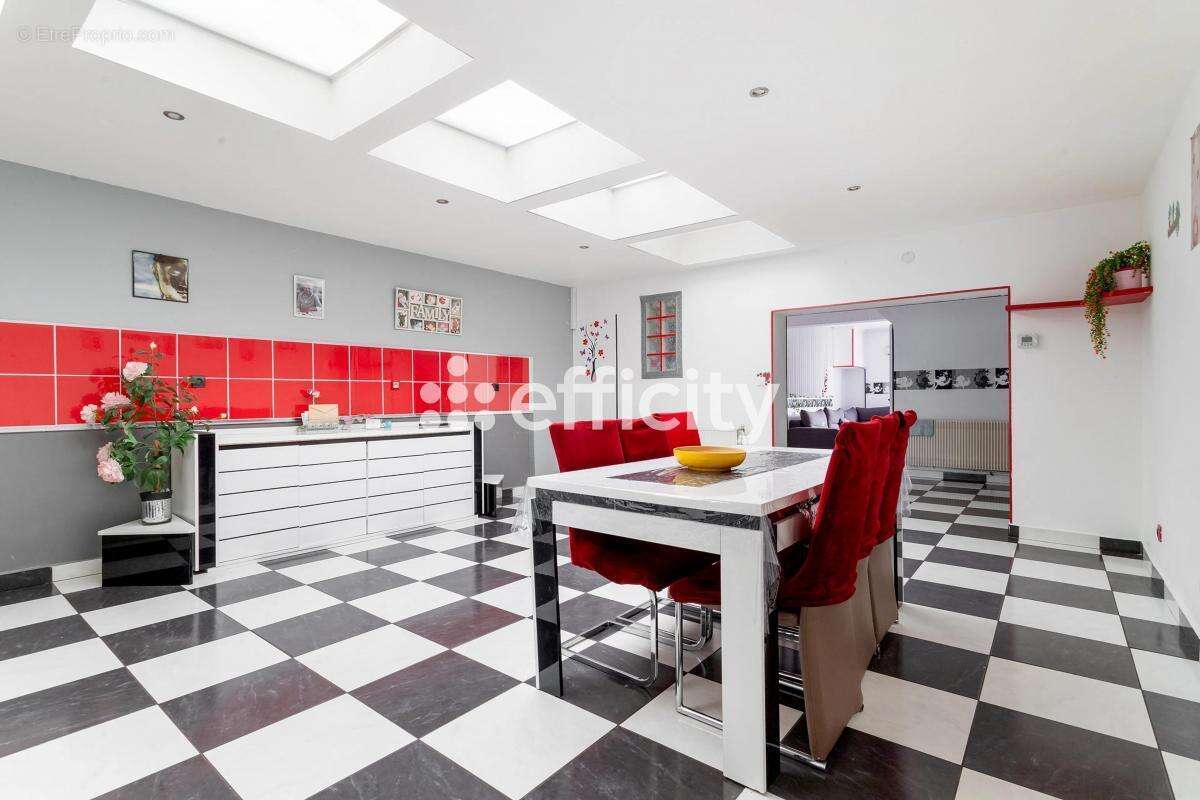 Maison à COURRIERES