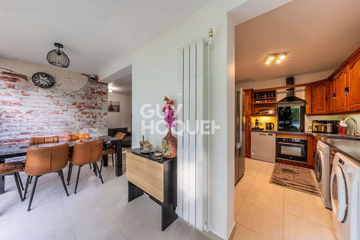 Appartement à EMERAINVILLE