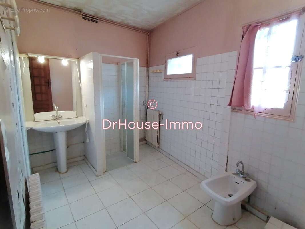 Maison à LES ARTIGUES-DE-LUSSAC