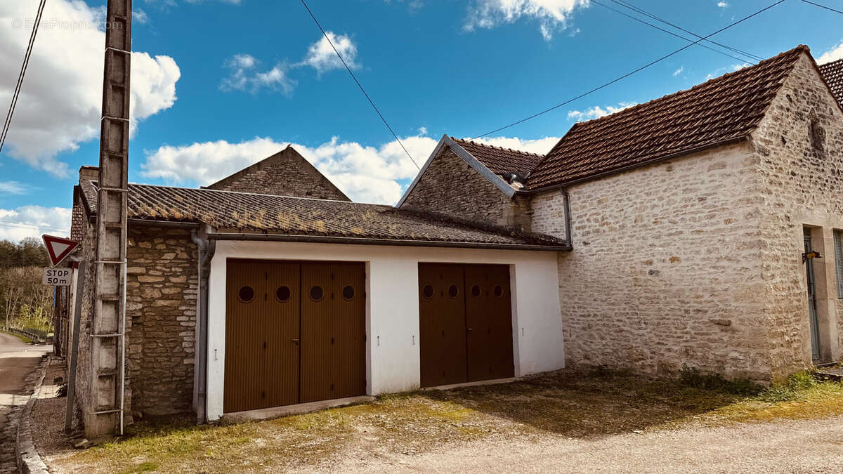 Maison en pierres apparentes située dans la vallée du Serein à MASSANGIS 165 580  €  F.A.I. - photo 8