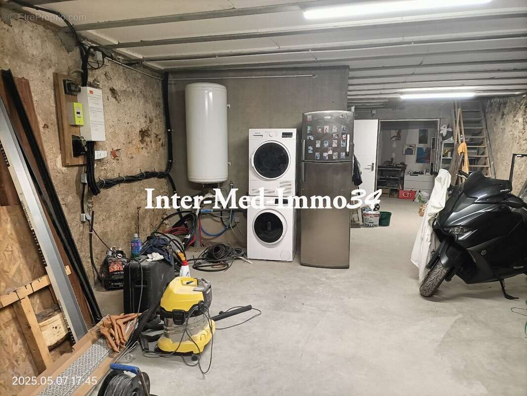 Sauvian 34410 Local / Atelier / Bureaux d'une superficie totale de 176m² avec sanitaire - photo 3