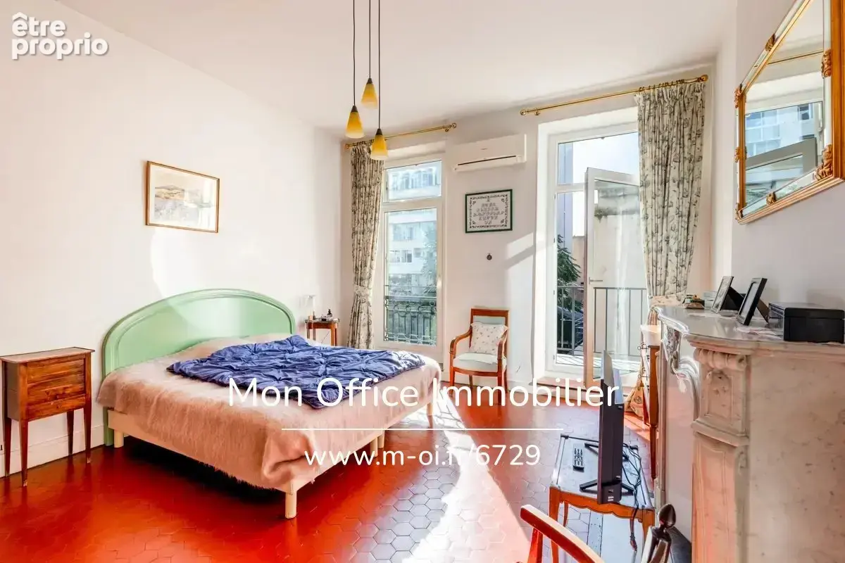 Référence : 6729-AFO - Appartement 7 pièces avec balcon dans le 6eme arrondissement - photo 10