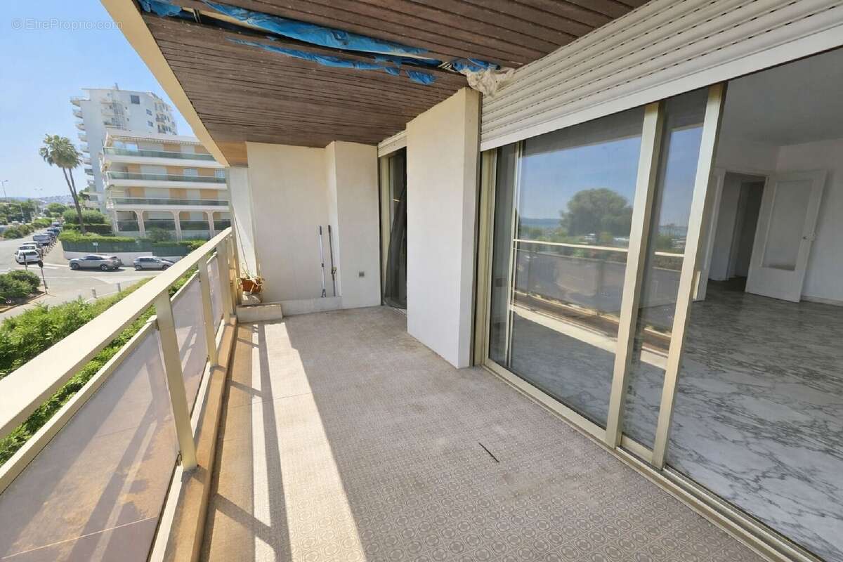 Appartement à SAINT-LAURENT-DU-VAR