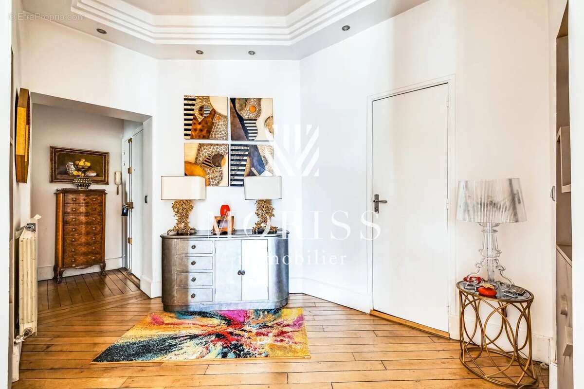 Appartement à NEUILLY-SUR-SEINE