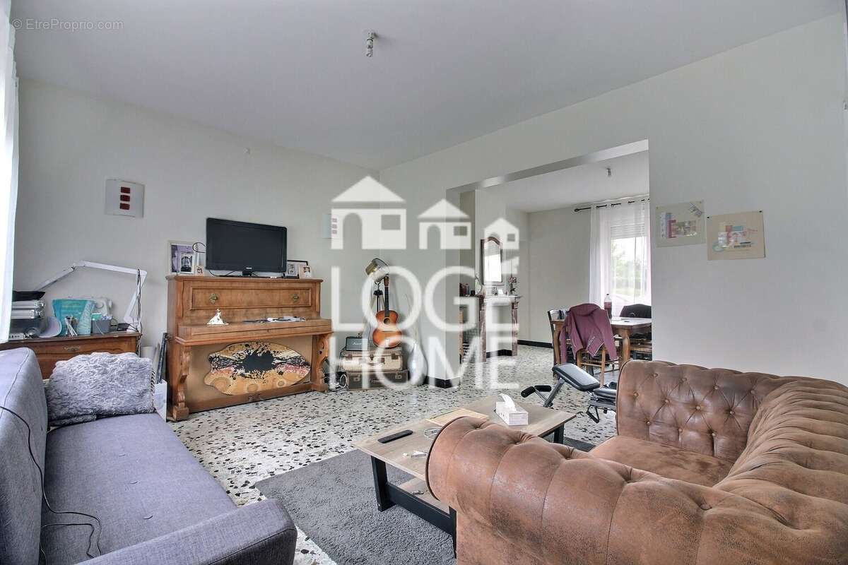 Appartement à VIOLAINES