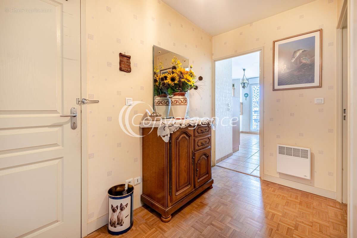 Appartement T3, accès PMR, ascenseur, garage et balcons SAINT JUNIEN - photo 2