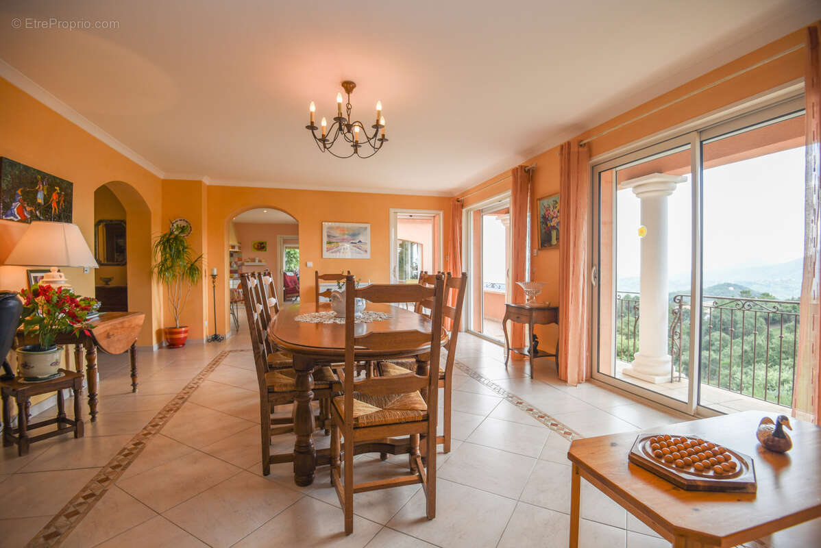 Maison à LES ADRETS-DE-L'ESTEREL