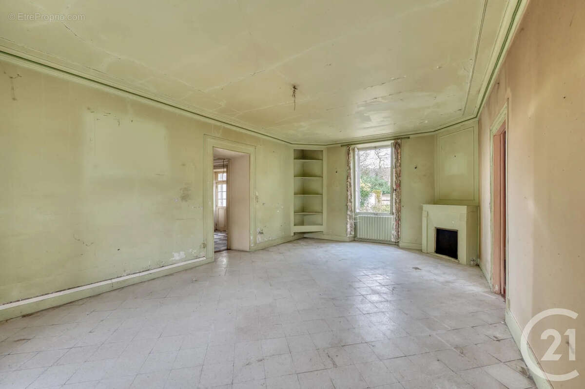 Maison à OZOUER-LE-VOULGIS