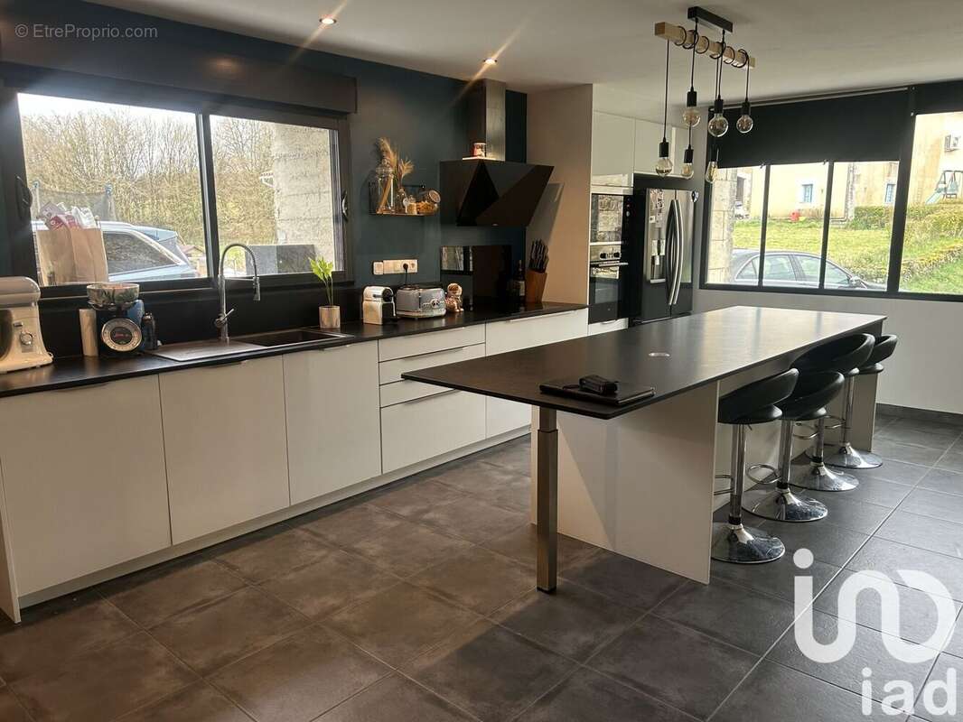 Photo 2 - Maison à SAINT-MARTIAL-DE-VALETTE