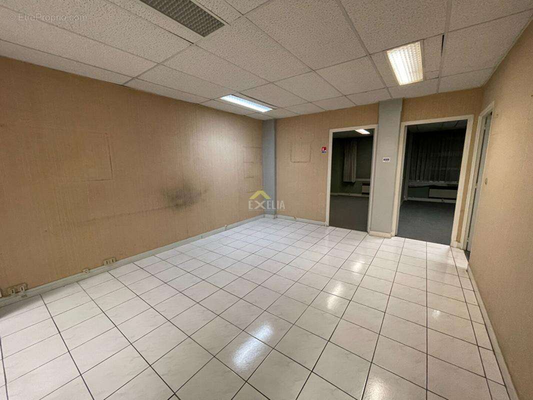 Commerce à MANTES-LA-VILLE