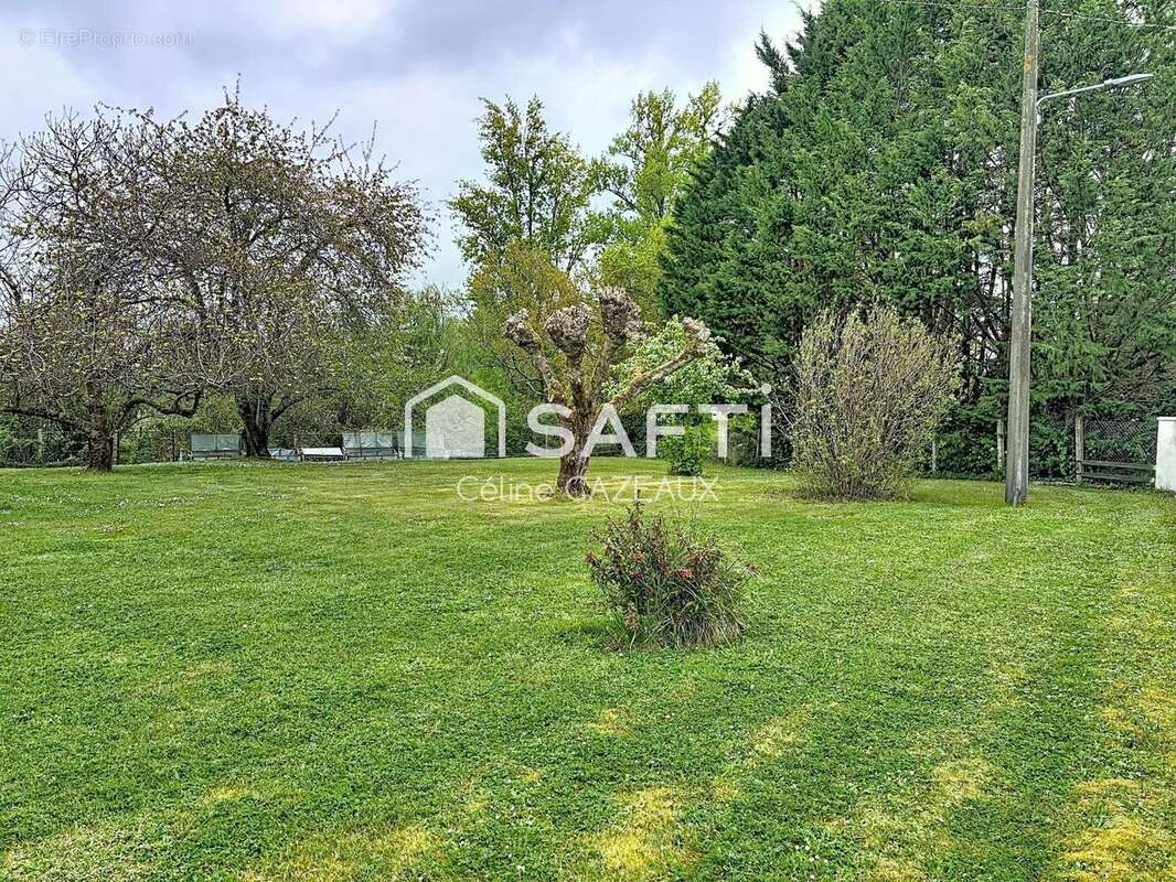Terrain 830 m² à Soussans  - photo 4
