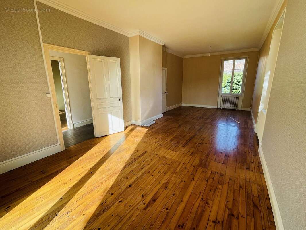 Maison 130 m² à Romans-Sur-Isere  - photo 2