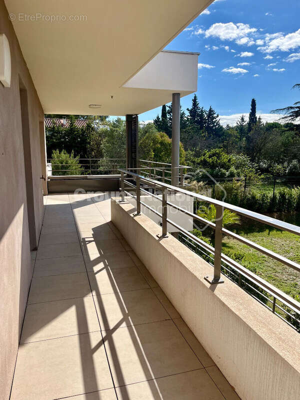 Appartement à VILLENEUVE-LES-AVIGNON