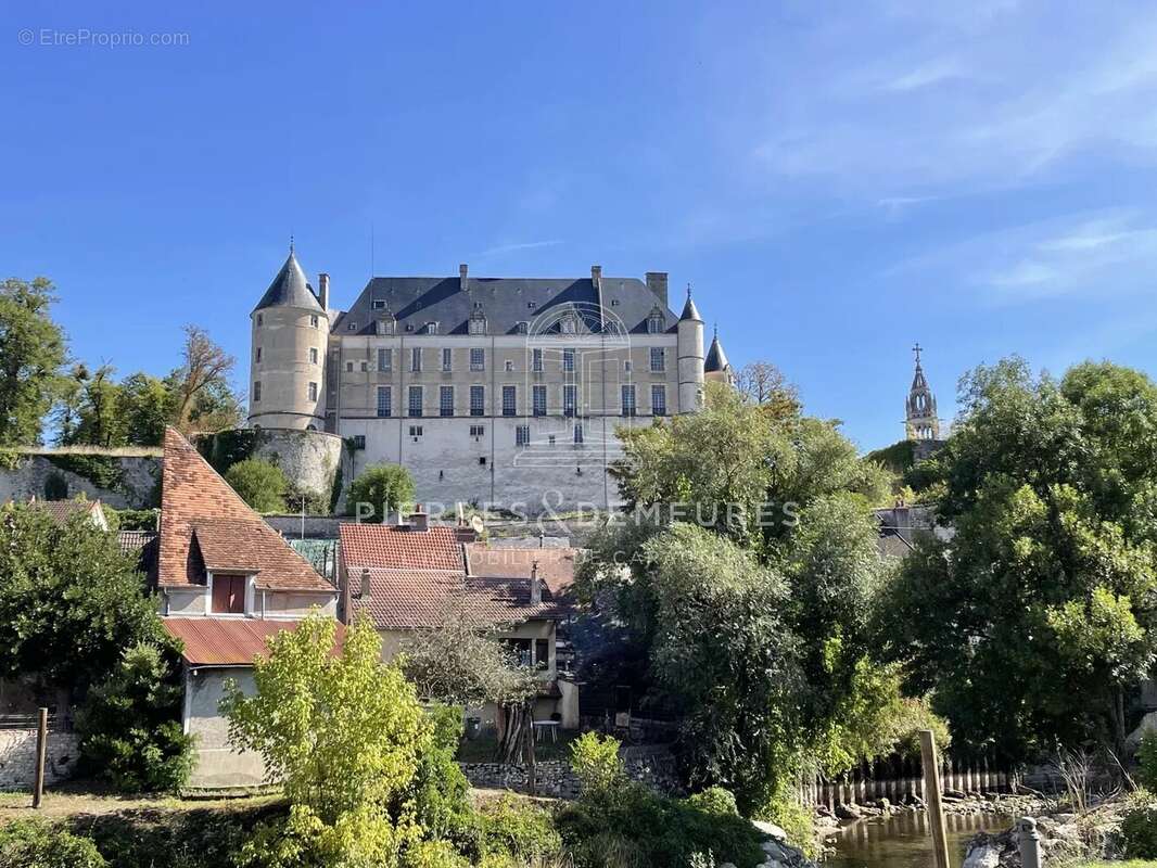 Maison à CHATEAUNEUF-SUR-CHER