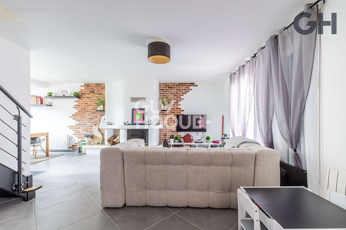 Appartement à COMBS-LA-VILLE