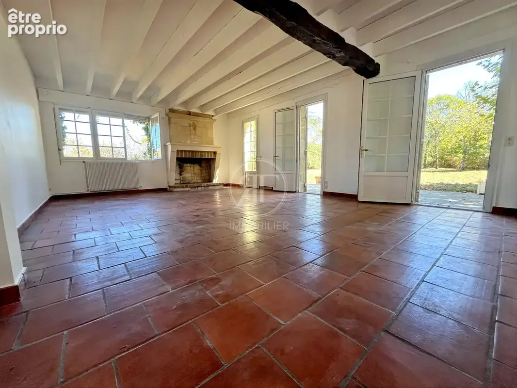Maison en pierre avec dépendances et terrain de plus de 6 700 m² - photo 4