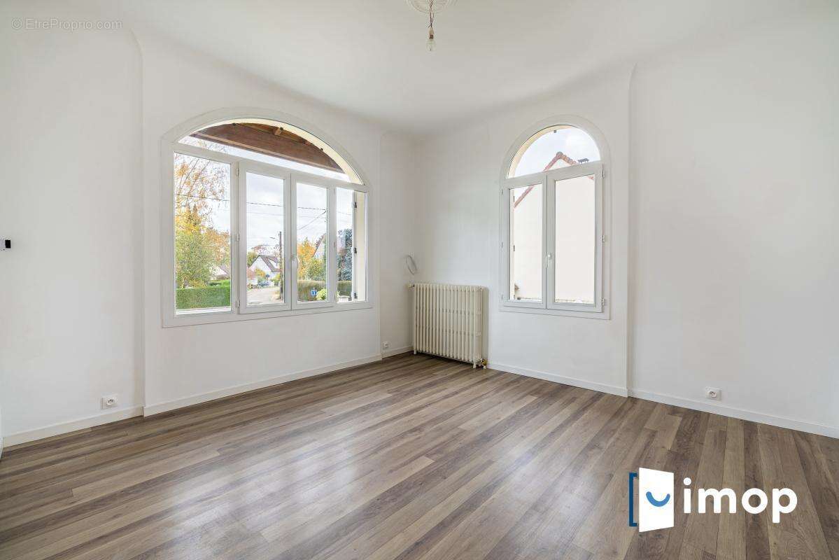 Maison à LES MOLIERES