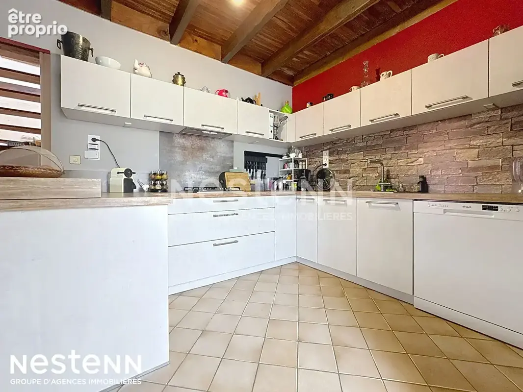 Opportunité rare dans le joli village de Névian!  Haut de maison en duplex avec TERRASSE ET COUR privée - photo 8