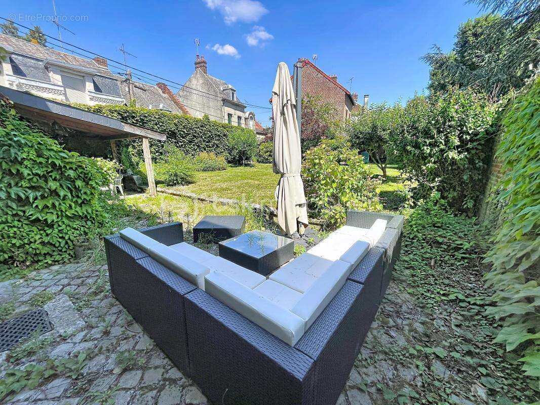 Maison de caractere avec jardin et garage - photo 19