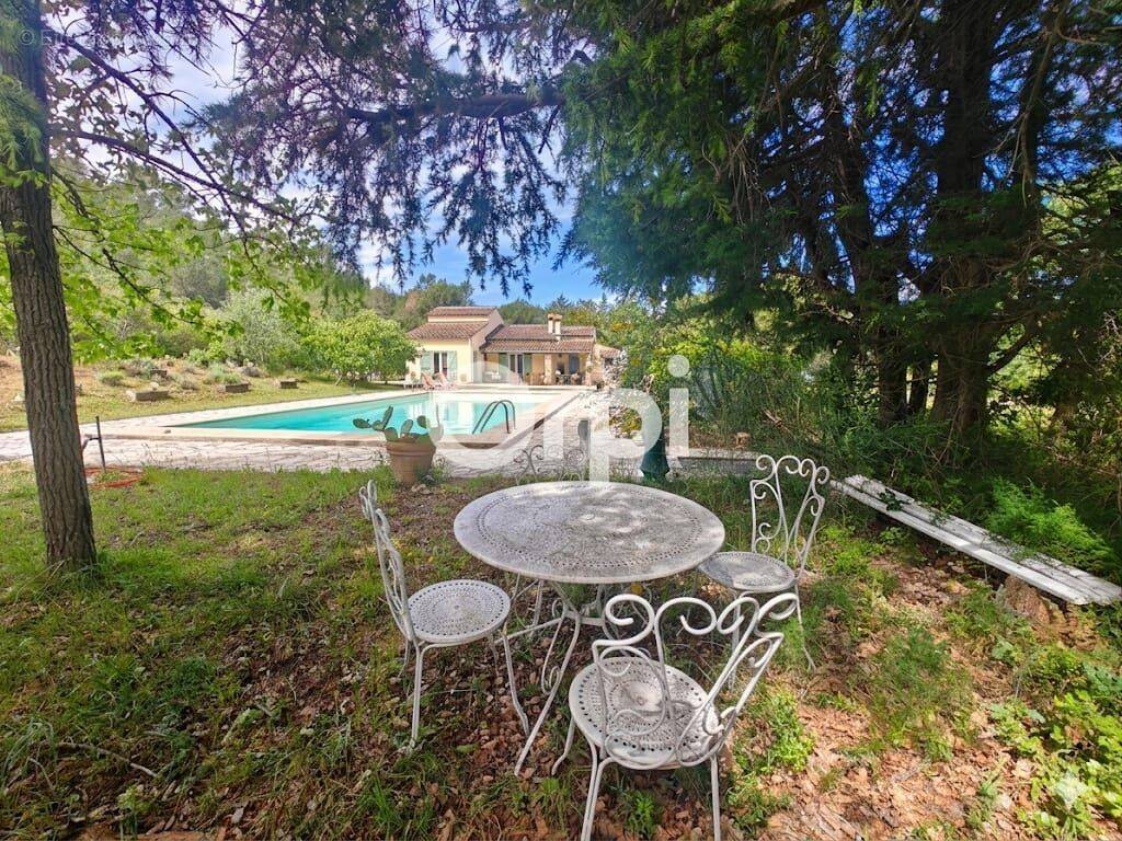 Maison à BAGNOLS-EN-FORET