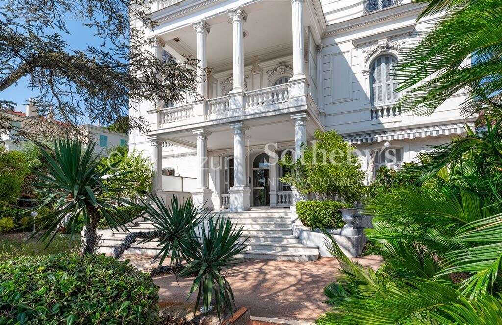 Exclusivité, appartement de prestige au sein de la Villa Diano, demeure historique du Mont Boron - photo 2