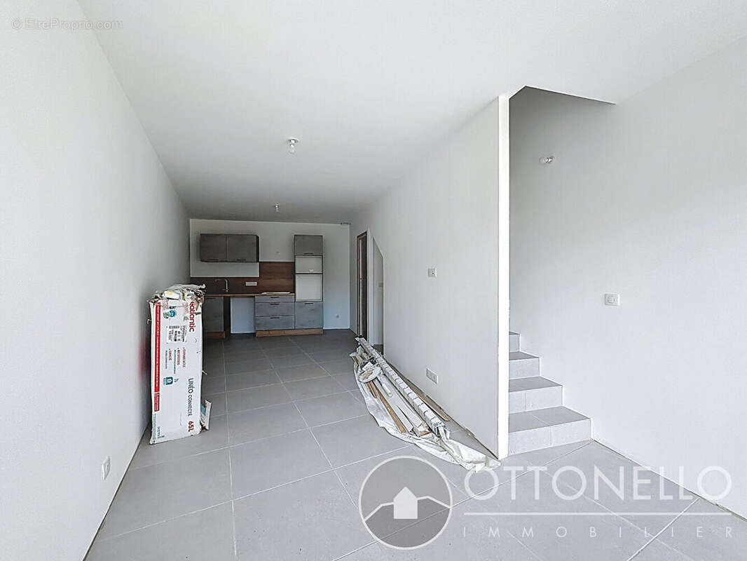 Maison à ROQUEBRUNE-SUR-ARGENS