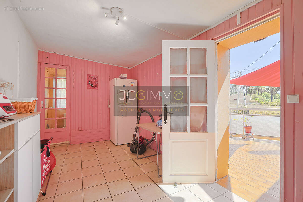 Hyeres (la bayorre) - haut de maison 101 m2 + terrasse + loggia + annexes - photo 15