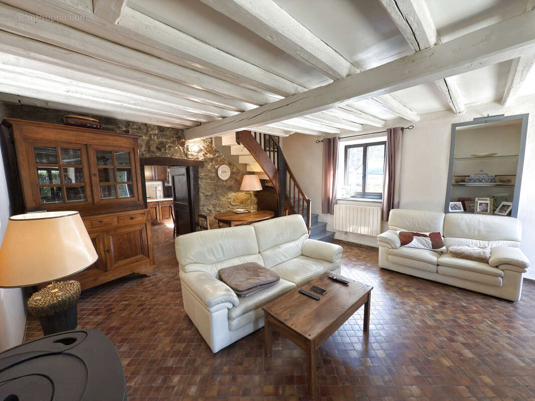 Maison à LA COMBE-DE-LANCEY