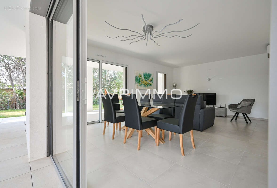 Appartement T3 avec jardin et terrasse à vendre à Saint-Cyr-sur-Mer Les Lecques À 80 m de la plage Résidence r - photo 6