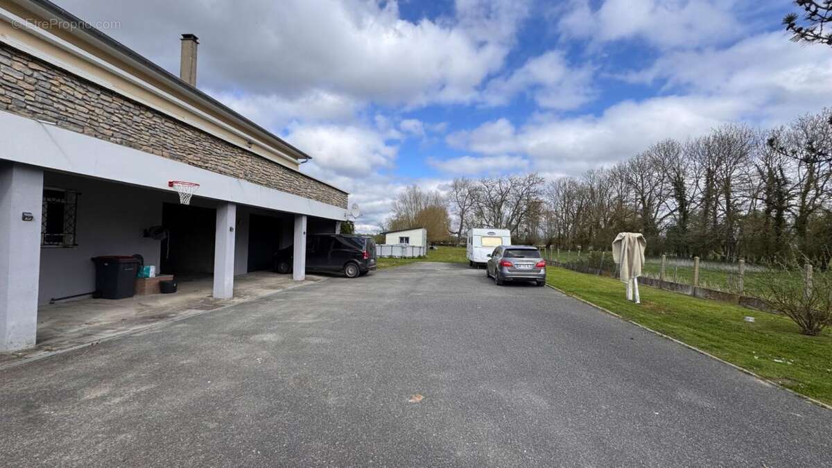 Maison à FAVIERES