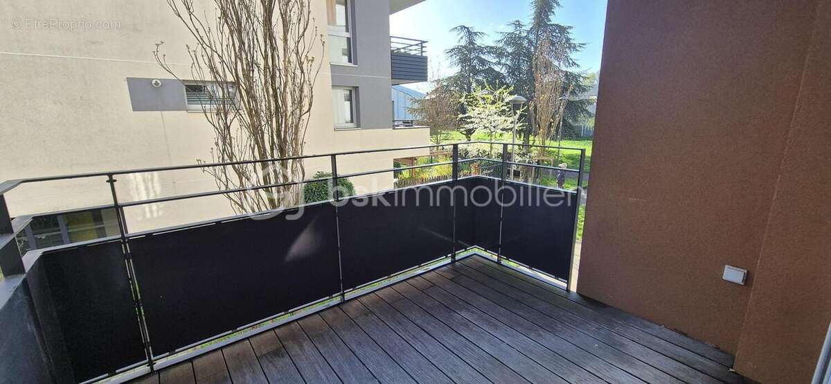 Appartement à MEYZIEU