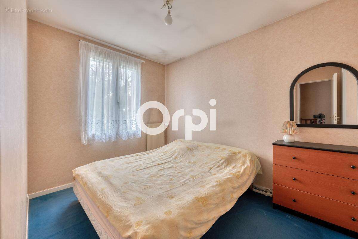 Maison à BUSSY-SAINT-GEORGES