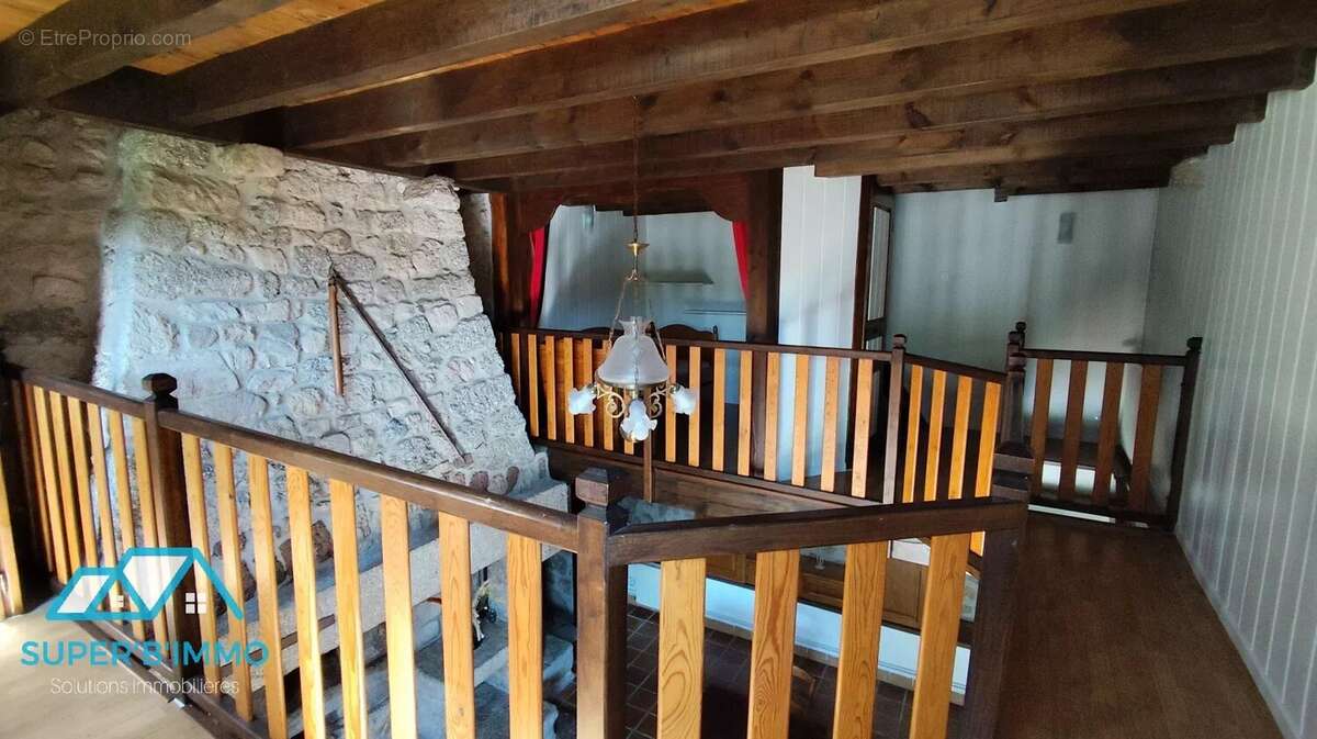 Batisse en pierre avec 2 logements et terrain - photo 7