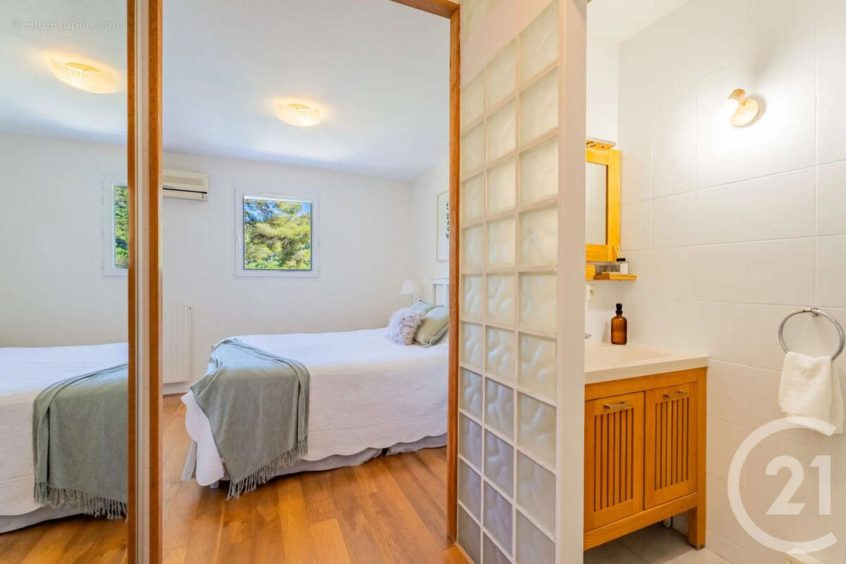 Appartement à EZE