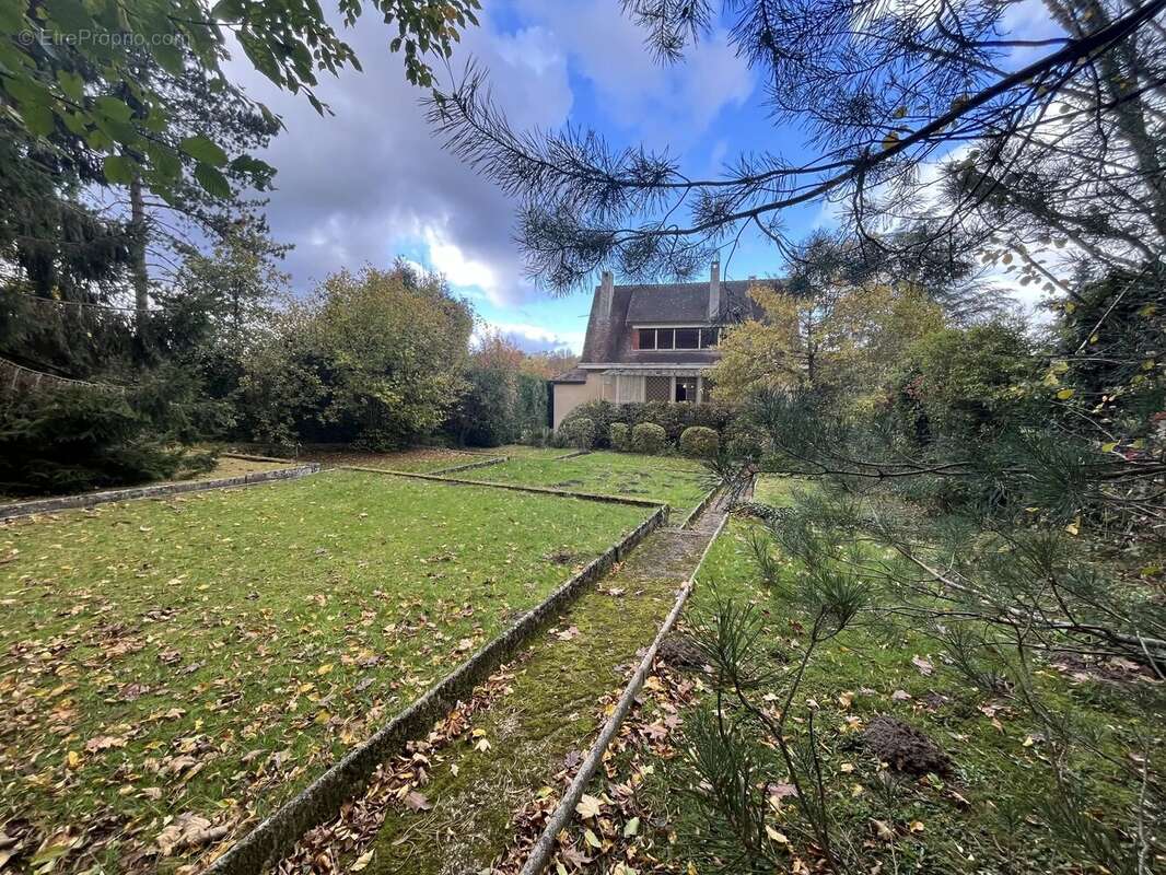 Maison à POIGNY-LA-FORET