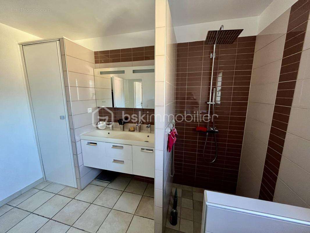 Maison très bien entretenue de 142 m², située au cœur d’un quartier résidentiel paisible - photo 9