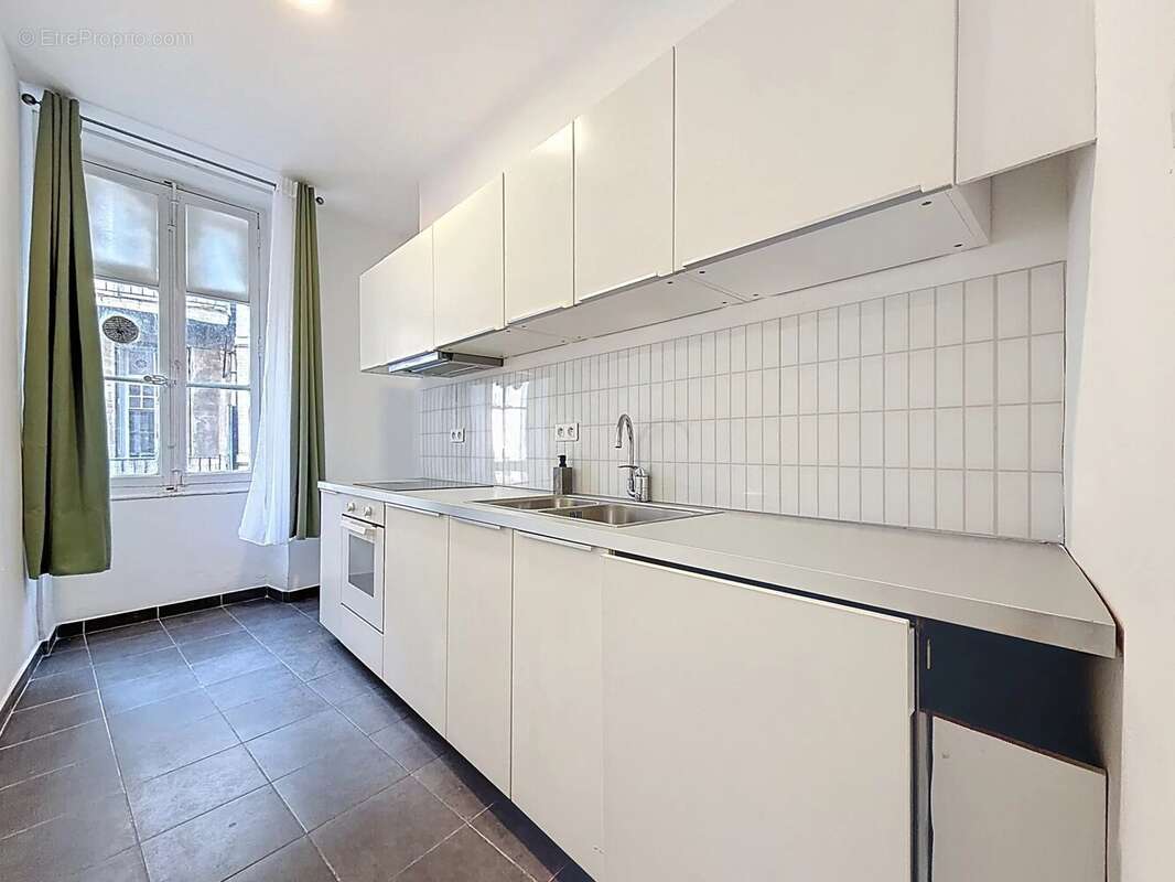 Appartement à MARSEILLE-1E