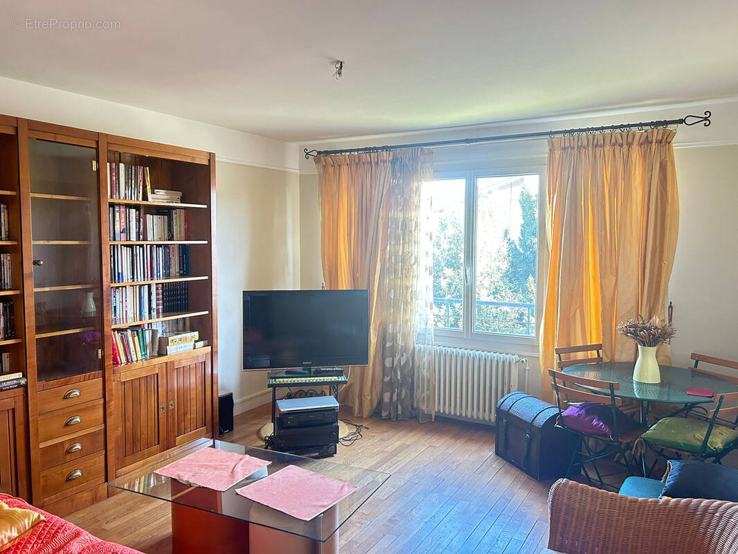 Appartement à SAINT-MAUR-DES-FOSSES