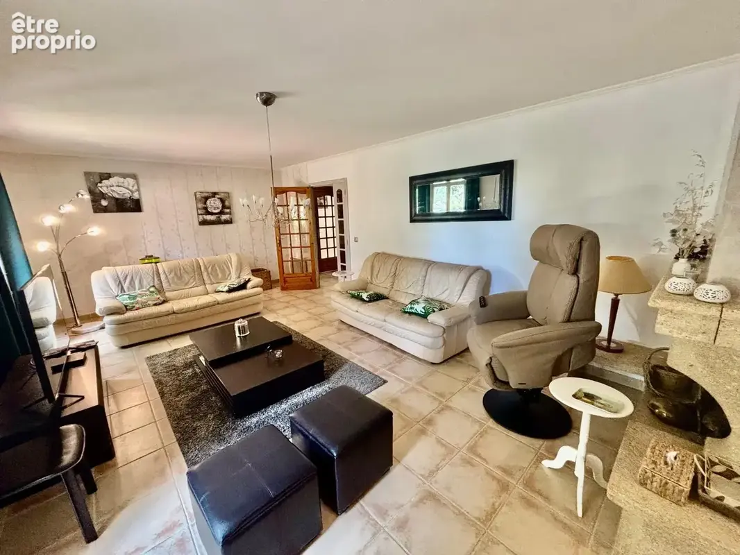 Proche GRIGNAN ,Belle Villa avec piscine, jardin et garage. - photo 10