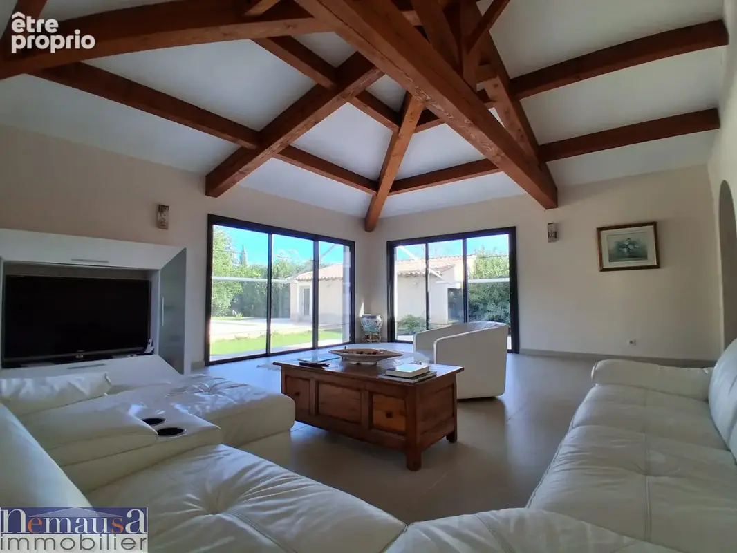 Tarascon, villa de 209m2 sur une parcelle de 2698m2 avec piscine - photo 5