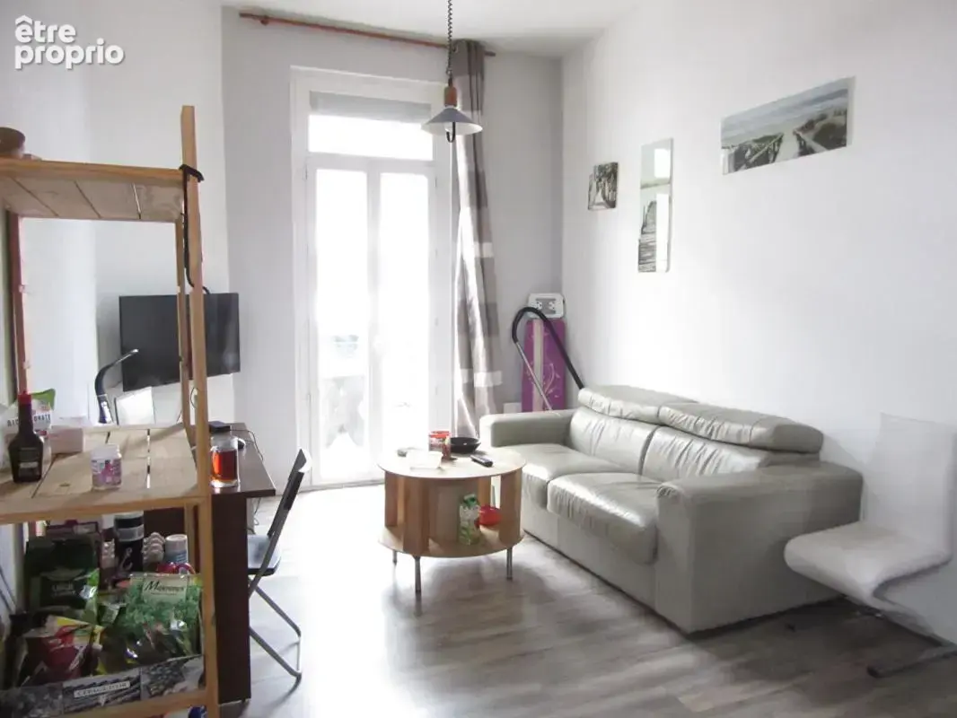 Immeuble  avec T3 terrasse, T2, local commercial, et deux garages dont 1 aménagé - photo 2