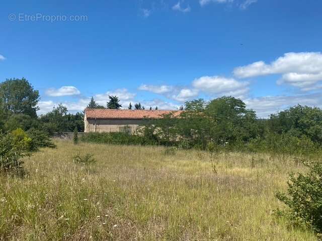 Terrain à PRADES-SUR-VERNAZOBRE