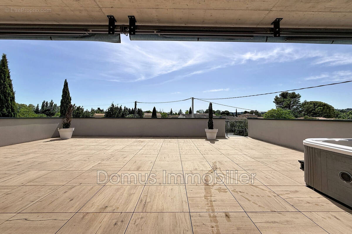 Appartement à SAINT-SATURNIN-LES-AVIGNON