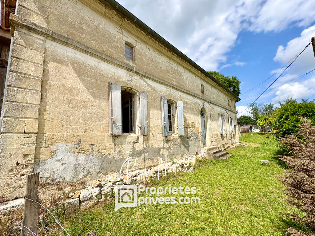 Maison à COUTRAS