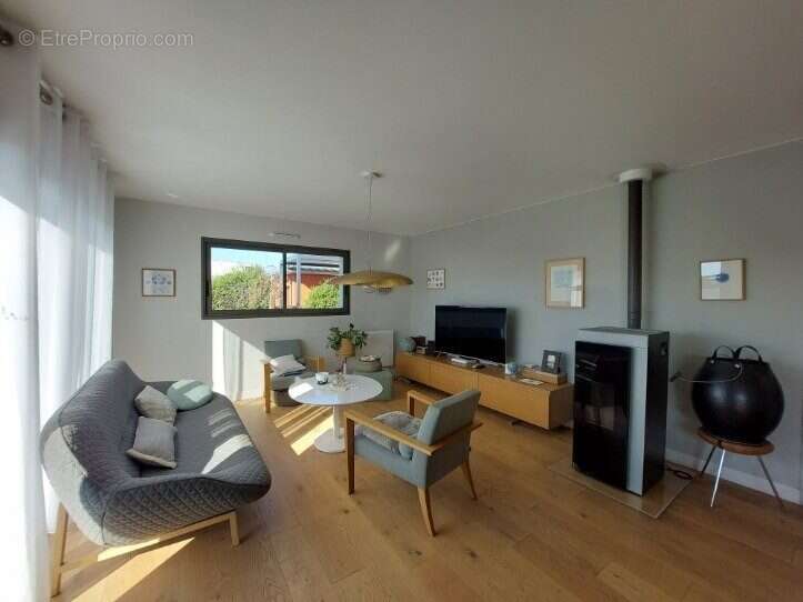 Maison à SAINT-PAIR-SUR-MER